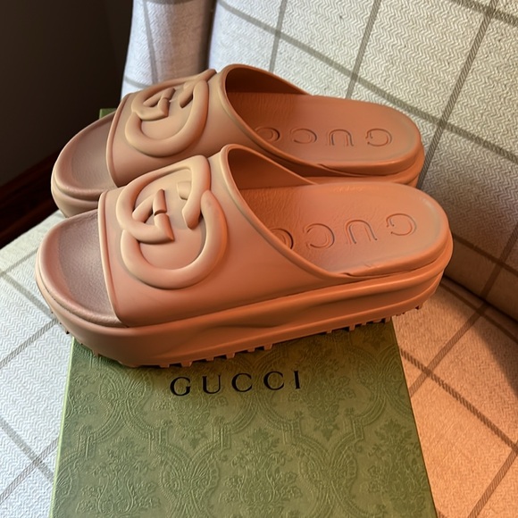 Gucci Interlocking G Sandals - Picture 3 of 8